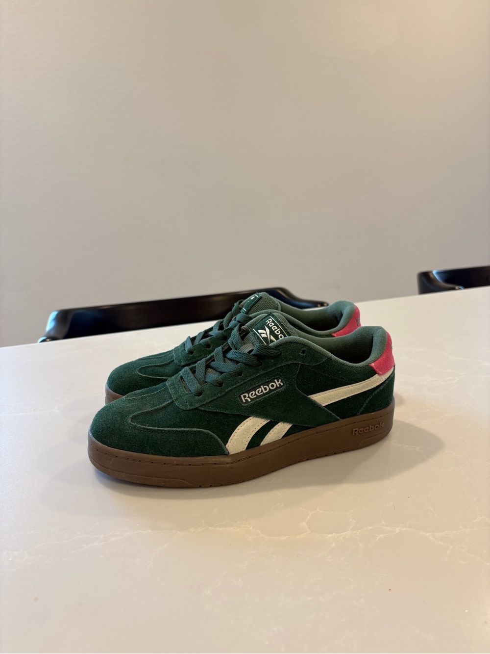 Reebok Green Suede Sneakers – Women’s Size 8